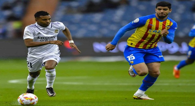 Valencia, Cenk Özkacarın bonservisinin alındığını açıkladı