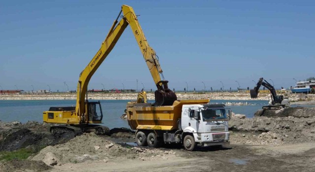 Van Gölünden 2 milyon 700 bin metreküp çamur çıkartılacak