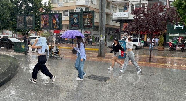 Yağmurdan nasıl kaçacaklarını bilemediler