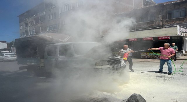 Yanan kamyonete ilk müdahale vatandaştan geldi