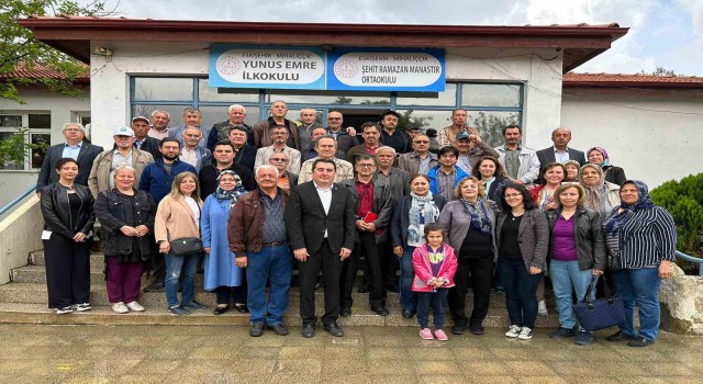 Yunus Emre İlkokulundan 47 yıl önce mezun olan öğrenciler bir araya gelip hatıra ormanı açtı