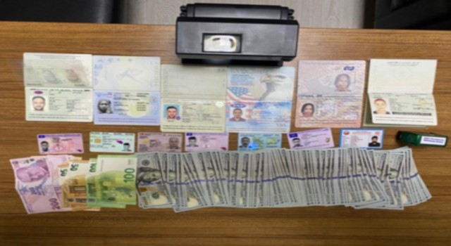 Yurt dışına sahte pasaport gönderen 3 kişi yakalandı