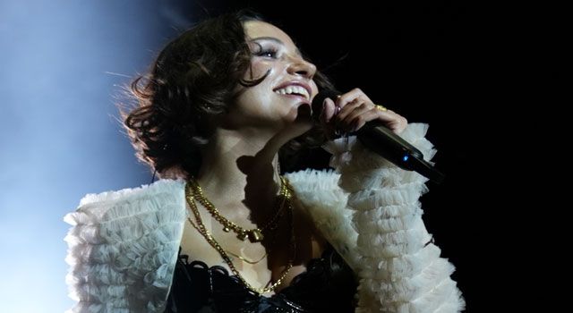 Zeynep Bastık, Unutulmaz Performansıyla Büyük Alkış Topladı