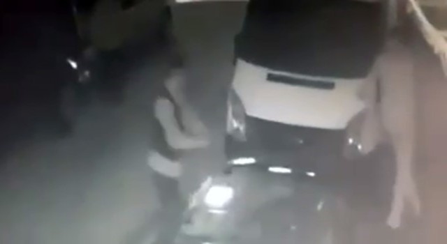 Zeytinburnunda arkadaşı tarafından bacağından vuruldu: O anlar kamerada