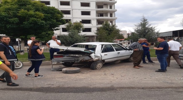 Zincirleme trafik kazasında 4 kişi yaralandı