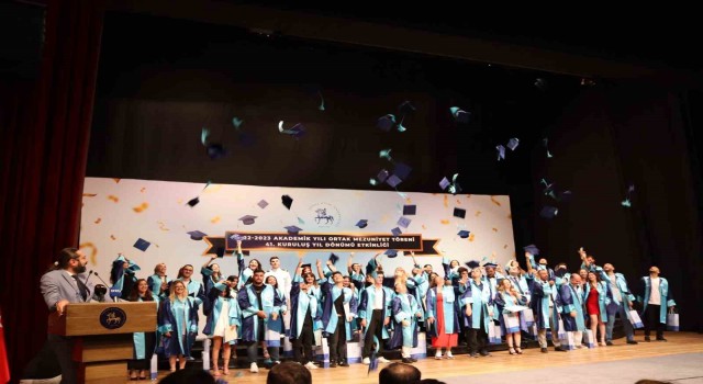 41inci yaş gününde DEÜde mezuniyet coşkusu