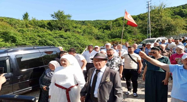 48 yıl önce yapamadıkları düğünü 72 yaşında yaptılar