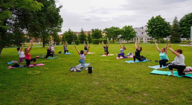 Açık havada yoga keyfi