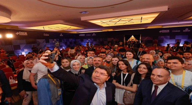 Adalet Bakanı Tunç, Ankarada öğrencilerle buluştu