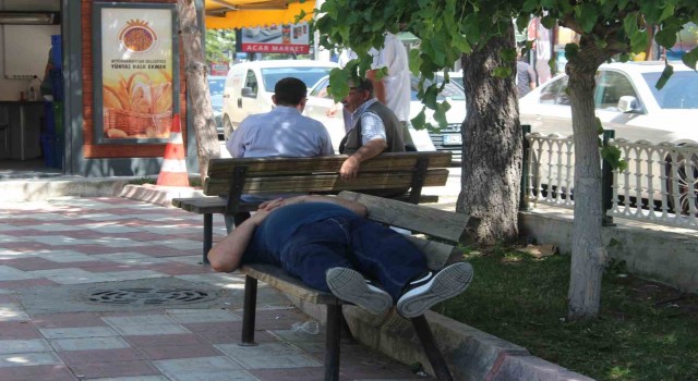 Afyonkarahisarda sıcaklıklar 30 derecelerin üzerine çıktı