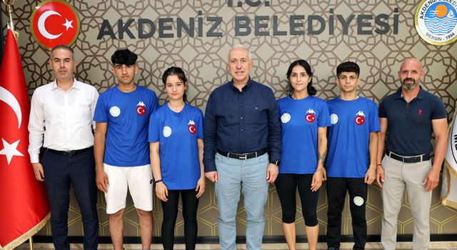 Akdeniz'in kick boks sporcuları madalyalarla döndü