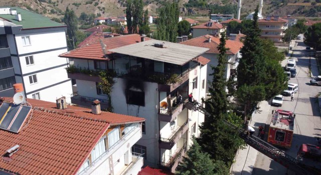 Amasyada üç katlı binada korkutan yangın