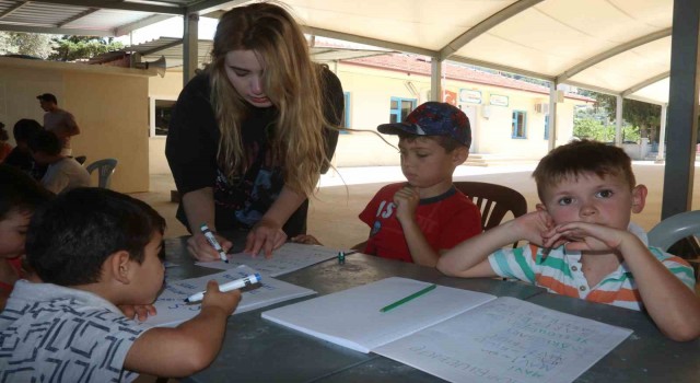 Amerikadan geldiler, tüm imkanlarını köydeki çocuklar için seferber ettiler
