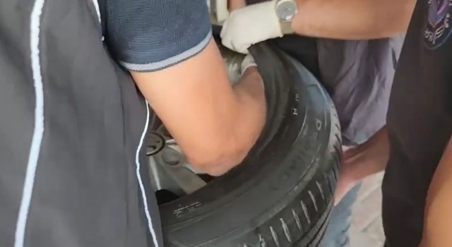 Antalyada araç lastiğine gizlenmiş ‘emanet uyuşturucu operasyonu