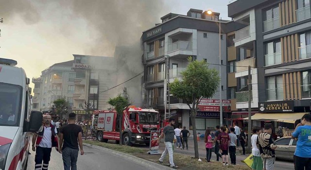 Arnavutköyde sigara izmaritinden çıkan yangın 6 katlı iki binaya sıçradı