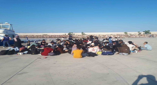 Ayvacık açıklarında 144 kaçak göçmen ile 1 göçmen kaçakçısı şüphelisi yakalandı