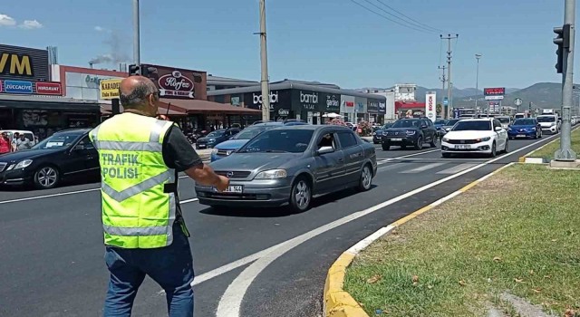 Balıkesirde polis ve jandarma trafikte etkin önlemler aldı