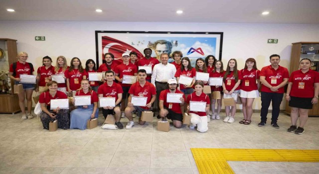 Almanya'dan gelen öğrenciler Başkan Seçer'i ziyaret etti