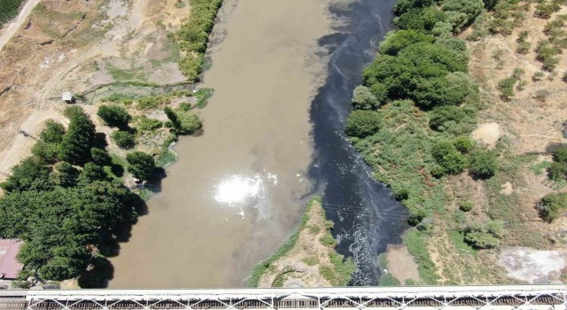 Basra Körfezine kadar giden Dicle Nehrinde korkutan görüntü