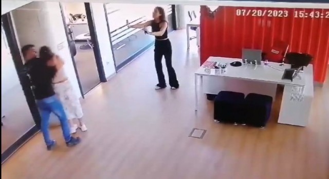 Beykozda bıçakla iş yerinde kadını rehin alan saldırgan kamerada
