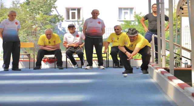 Bilecikin ihtiyar delikanlıları 60 Yaş ve Üstü Yetişkin Gençler Huzur Bocce Şampiyonasına hazırlanıyorlar