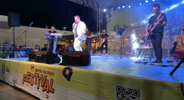 Burak Kut Şilelileri şarkılarıyla coşturdu