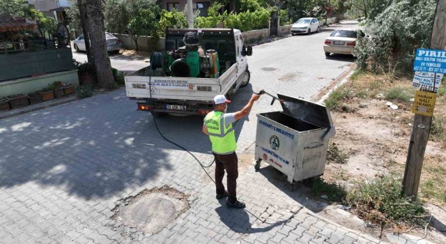 Burhaniyede ilaçlama çalışmaları devam ediyor