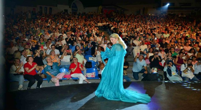 Bursada Muazzez Ersoy ile nostalji rüzgarı