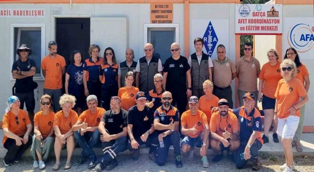 Datça yangın gönüllülerine sertifika ve kıyafet