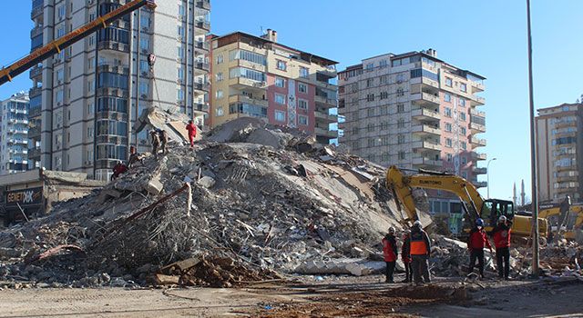 Depremde 49 kişinin öldüğü Emre Apartmanıyla ilgili soruşturma tamamlandı