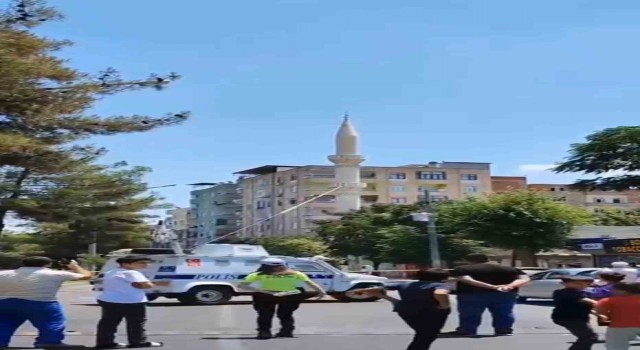 Diyarbakırda depremde hasar gören minare kontrollü yıkıldı