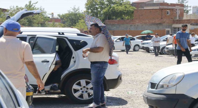 Diyarbakırda ikinci el oto pazarında 46 derece altında sıkı pazarlık