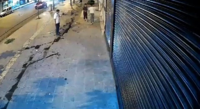 Diyarbakırda iş yerinin tabelasını söküp çaldılar