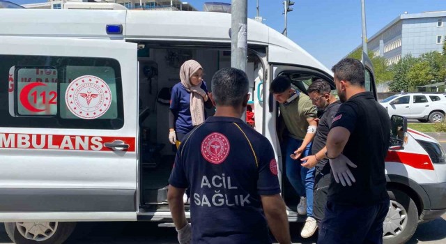 Diyarbakırda üç aracın karıştığı kazada 3 kişi yaralandı