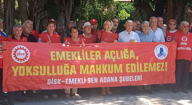 Emekliler, Maaşlarındaki Zammı Protesto Etti