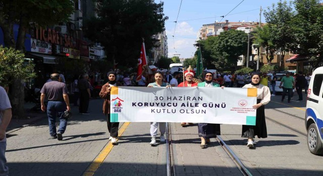 Eskişehirde Koruyucu Aile Günü farkındalık yürüyüşü Mehteran takımı eşliğinde düzenlendi