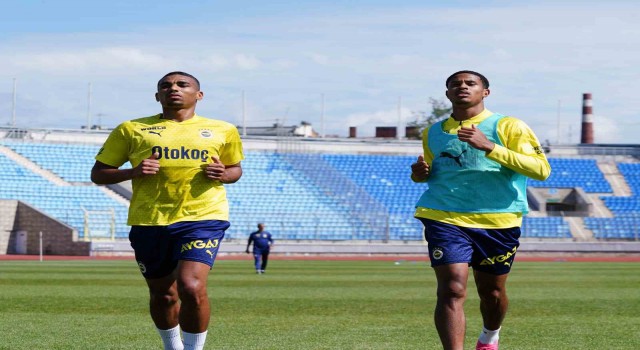Fenerbahçe, dar alanda pas çalıştı