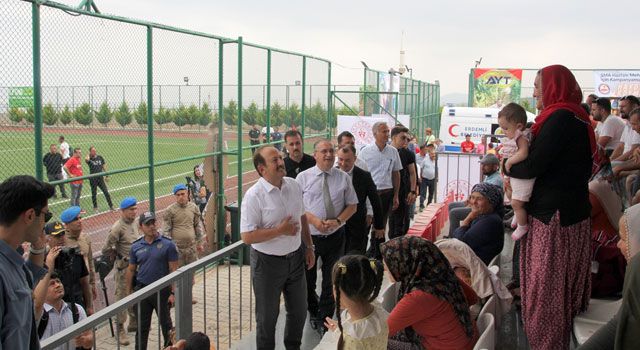 Futbol Turnuvasında Kadın Taraftarlar Tribünleri Doldurdu