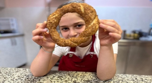 Gençler mutfakta hünerlerini sergiliyor