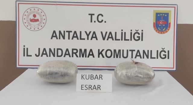 İki otomobilde 3 kilogram uyuşturucu ele geçirildi