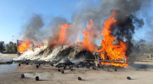 İplik Yüklü Tırın Dorsesinde Yangın Çıktı