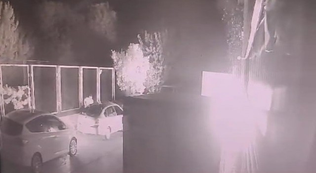 İş yerinin kundaklanması ve oto hırsızlığı girişimi kamerada