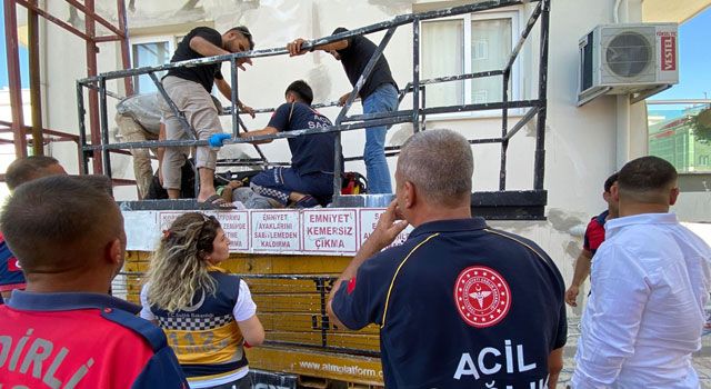 İskeleden Düşen İşçi, Beline Bağladığı İp Sayesinde Kurtuldu