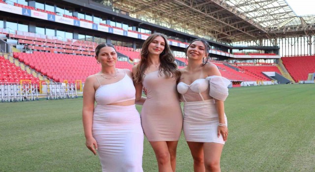 İzmir Ekonomili gençlerden Avrupa çıkarması