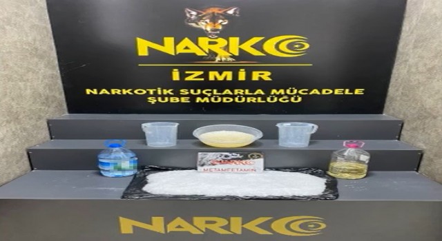 İzmirde uyuşturucu operasyonlarında 4 şüpheliden 2si tutuklandı