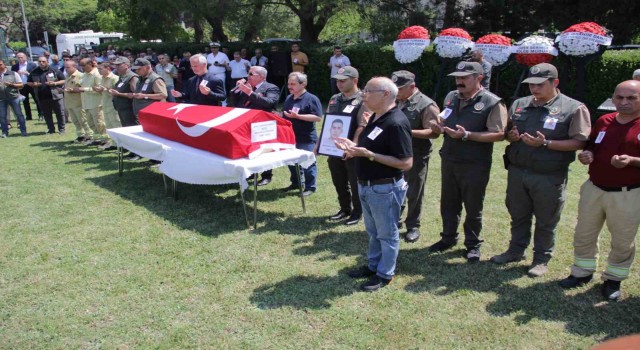 İzmirdeki orman yangınında şehit olan orman işçisi memleketine uğurlandı
