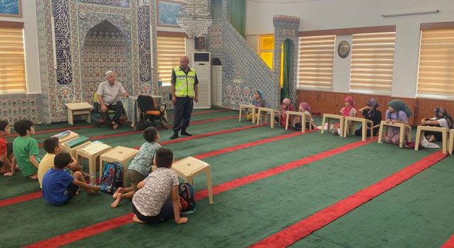 Jandarma’dan Kuran Kursu Öğrencilerine Trafik Eğitimi