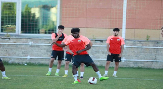 Joseph Attamah takıma katıldı