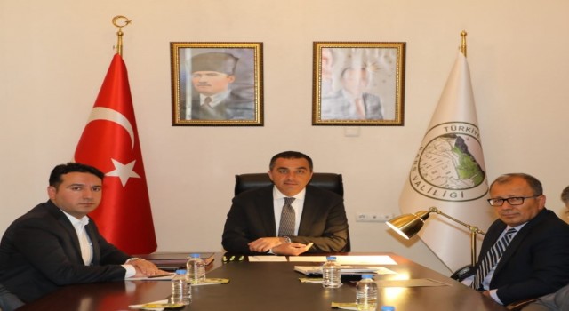 Karsta muhtarlar toplantısı sürüyor