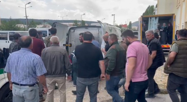 Karsta otobüs kazasında hayatını kaybedenlerin cenazeleri ailelerine teslim edildi